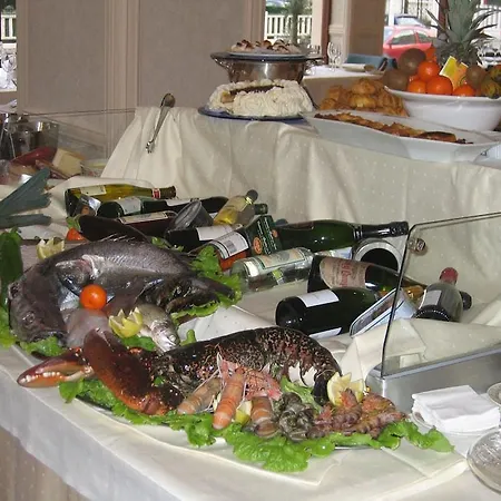 Las Rocas Playa Hotel 