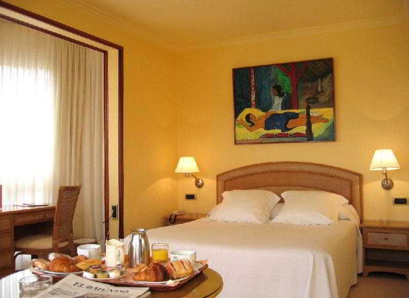 Hotel Rocas Playa 4*